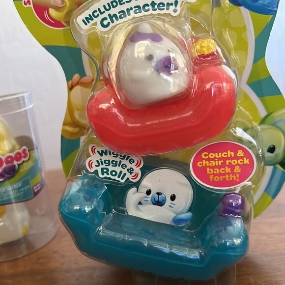 Jigglydoos Lounge Set with two extra Jigglydoos - Picture 4 of 4